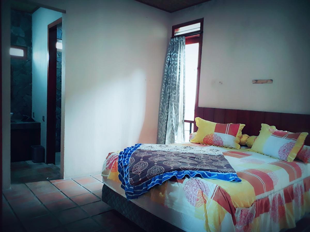 Villa Bukit Danau Cipanas  Exteriör bild
