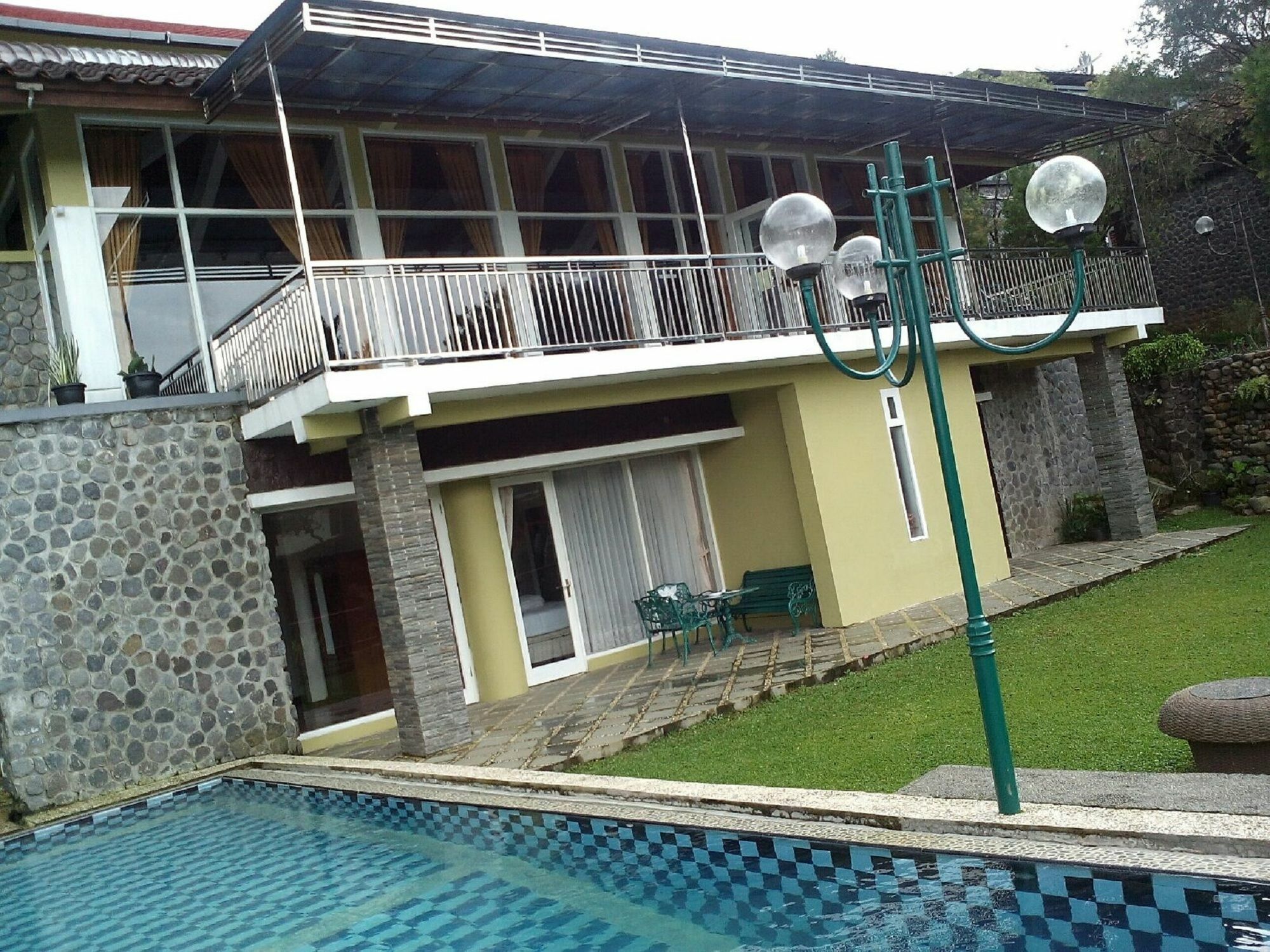 Villa Bukit Danau Cipanas  Exteriör bild