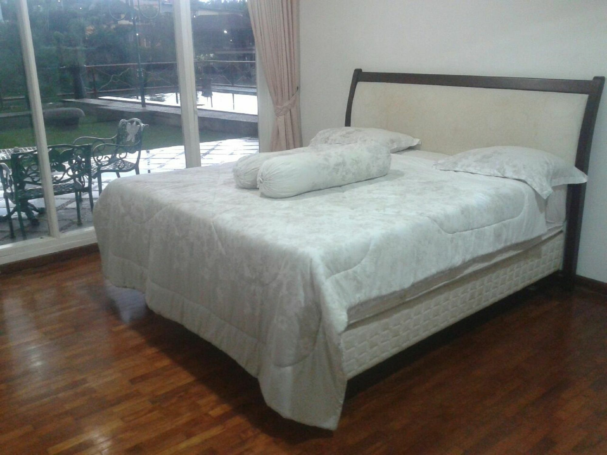 Villa Bukit Danau Cipanas  Exteriör bild
