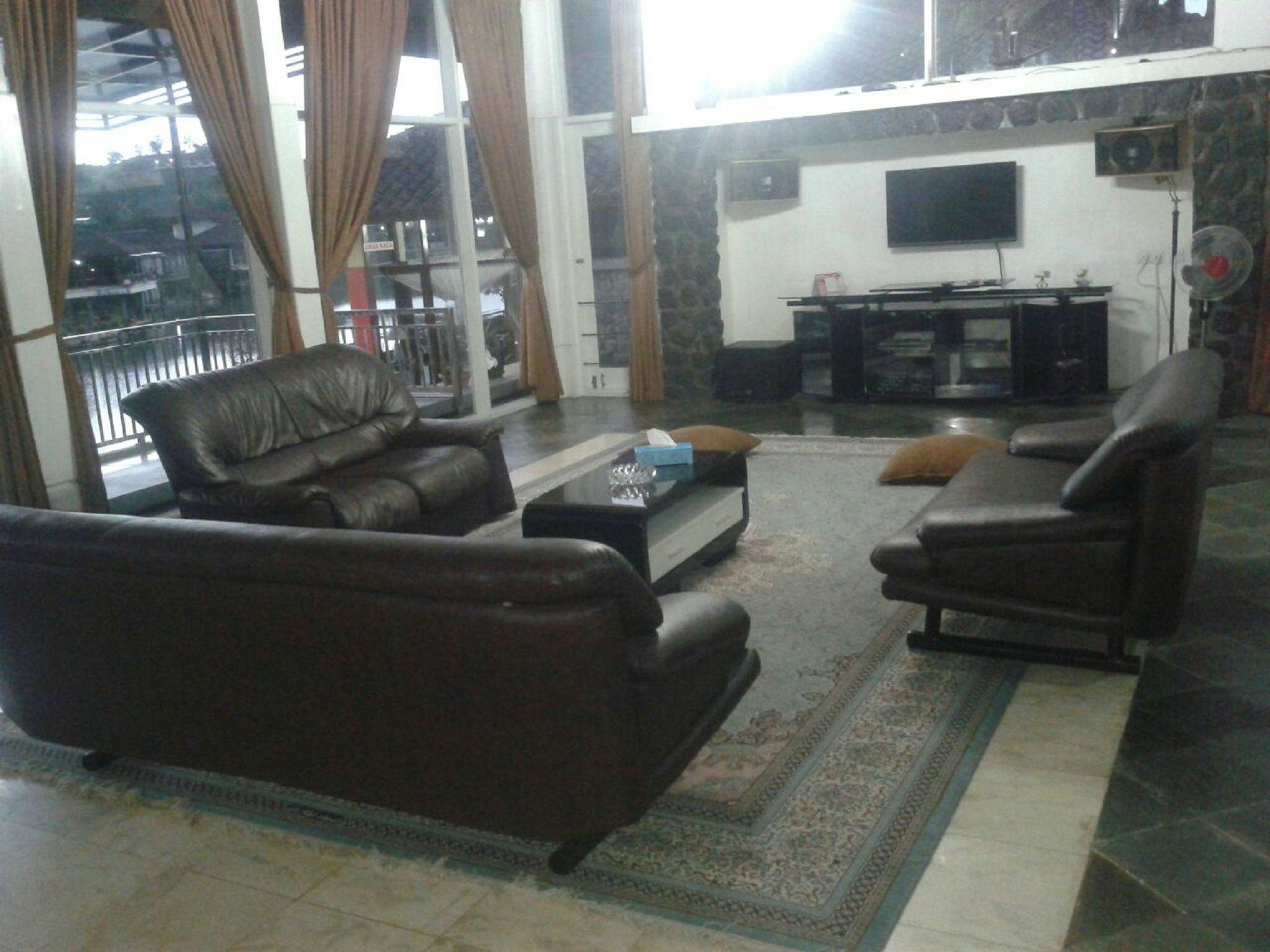 Villa Bukit Danau Cipanas  Exteriör bild