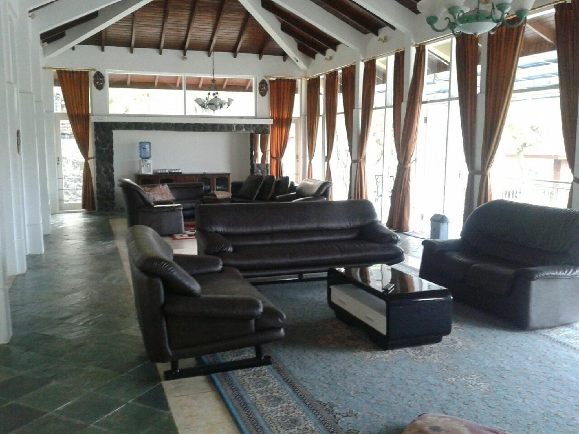 Villa Bukit Danau Cipanas  Exteriör bild