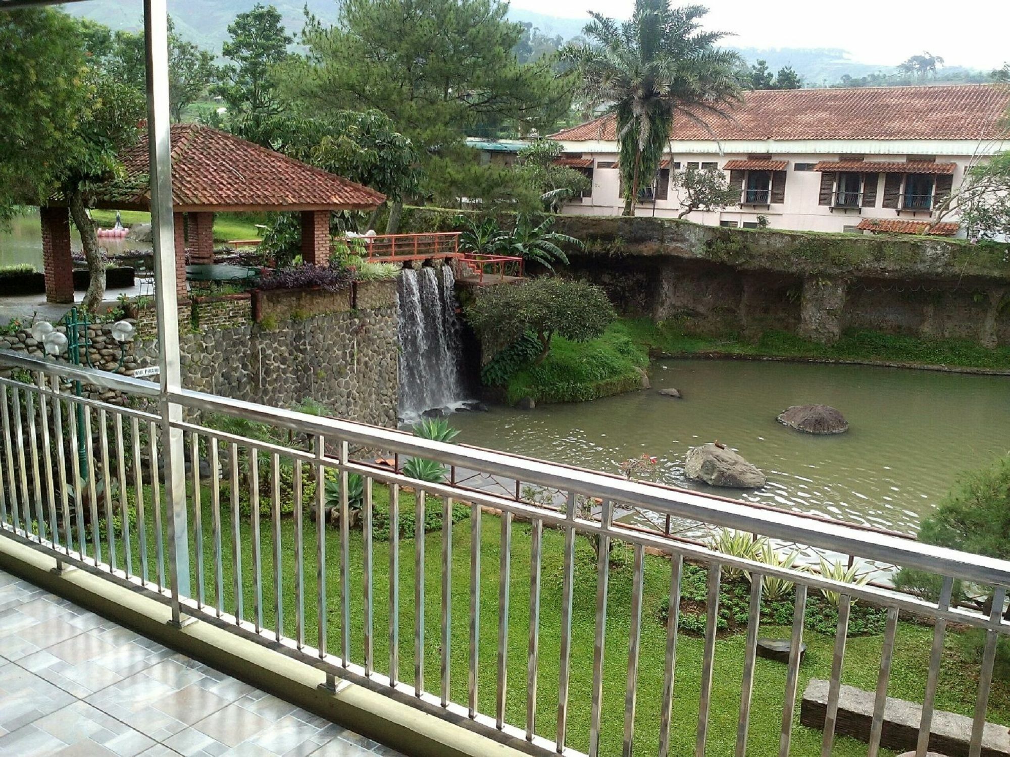 Villa Bukit Danau Cipanas  Exteriör bild